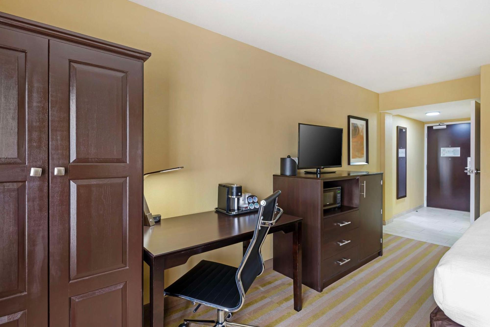 Best Western Plus Thornburg Inn&Suites Extérieur photo